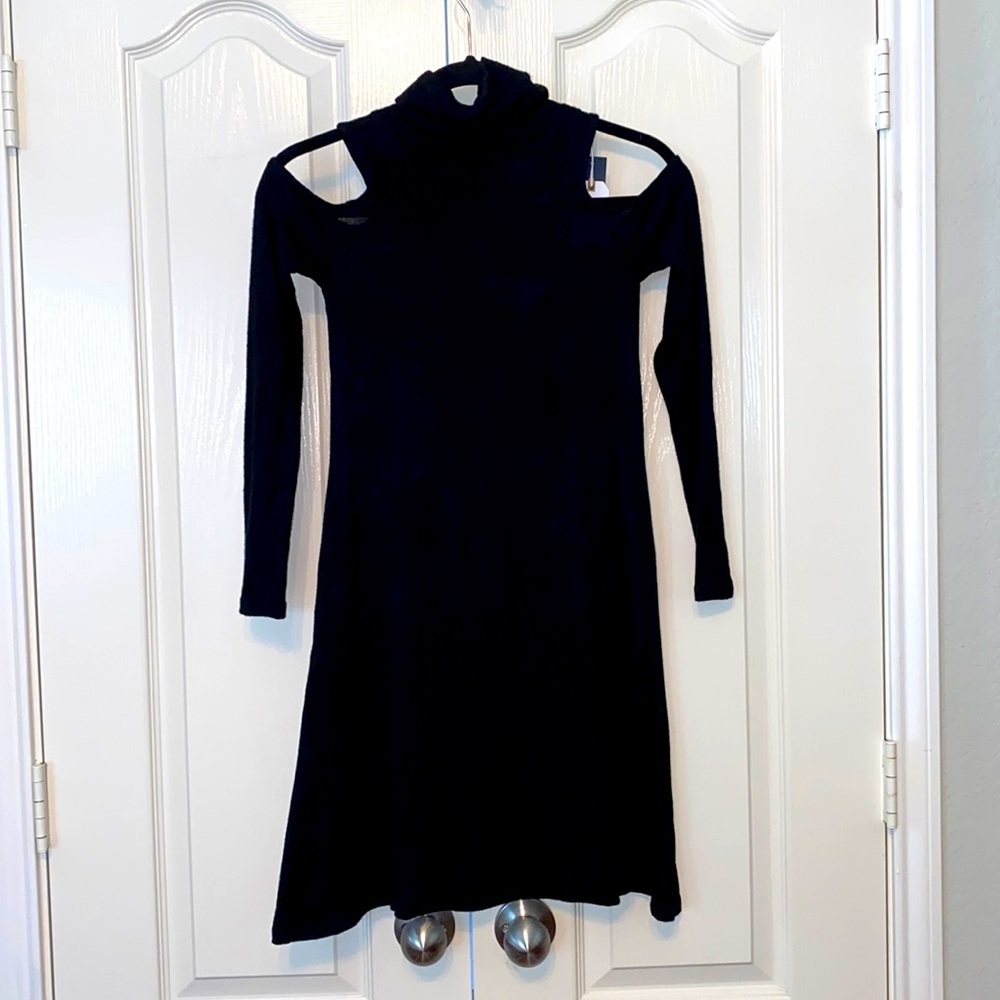 American Eagle Outfitters Black Dress Ahh-Mazingly Solf Cold Shoulder size XS